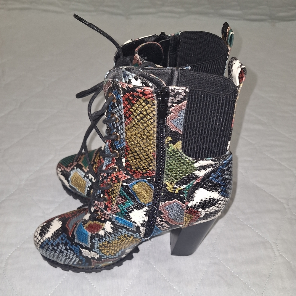 It's Women's Multicolored Boots Size 10M